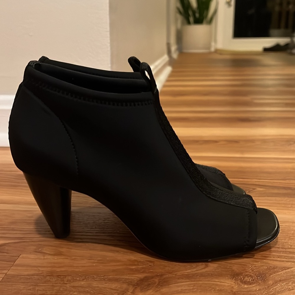 Donald J Pliner Riley Peep Toe Booties Heeled - Picture 3 of 8
